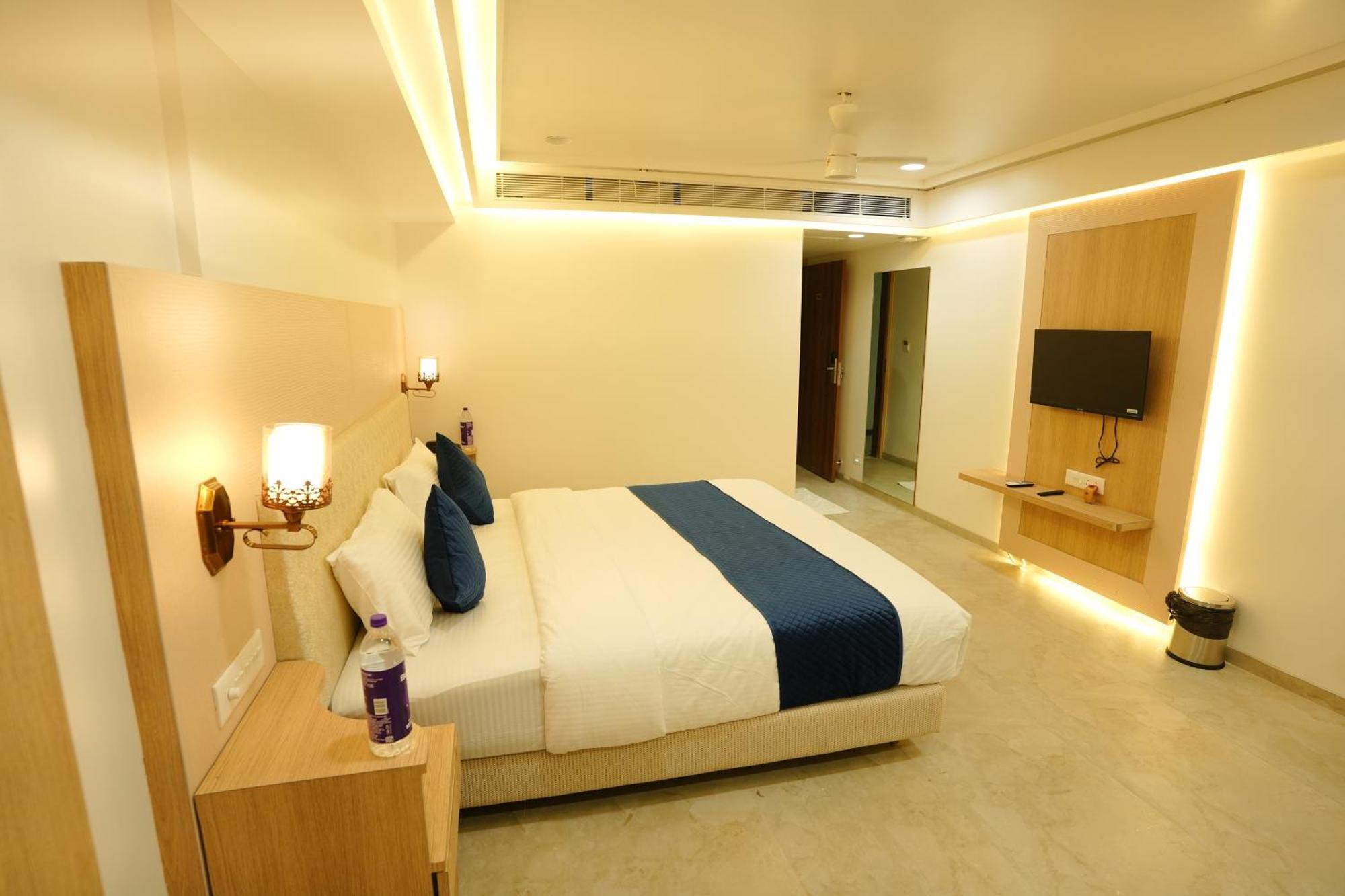 Hotel 6 Seasons, Koregoan Park, Pune Exterior foto